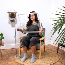 Broderi Hjrneklemme til rammeholder til bord eller gulv - slvgr