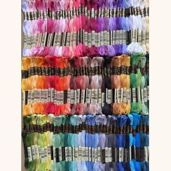 Broderi Vintage trkommode inkl. 120 dukker