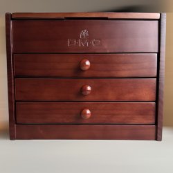 Broderi Vintage trkommode inkl. 120 dukker