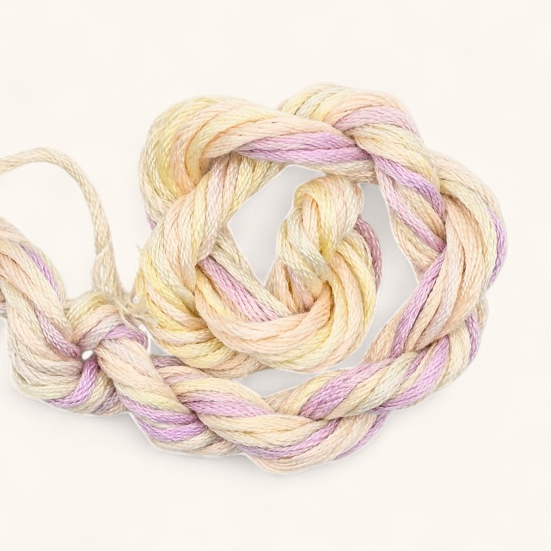 Broderitrd Waterlilies Marshmallow 325